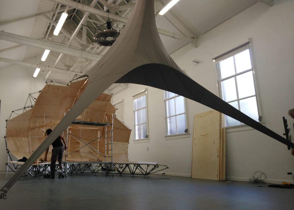 kunstwerk "Mangoboom" Kunstmuseum Rotterdam.